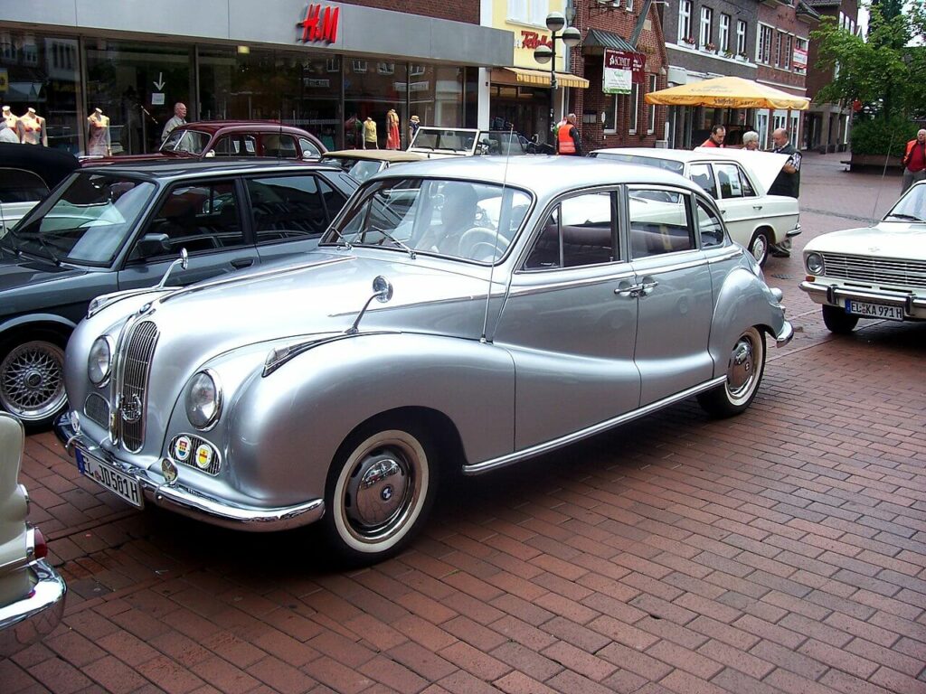 The "baroque angel", the BMW 501