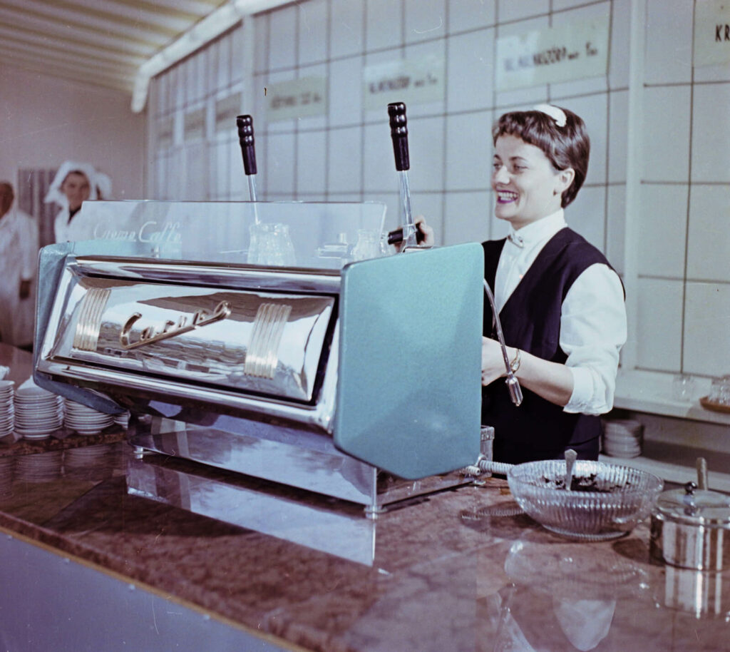 Casino coffee machine 1958 fortepan 112091