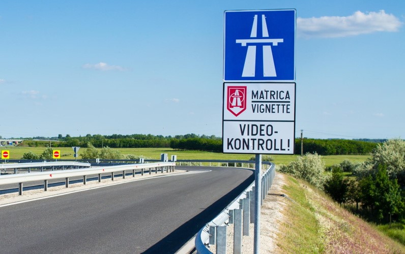 Hinweisschild auf den Beginn einer Autobahn-2