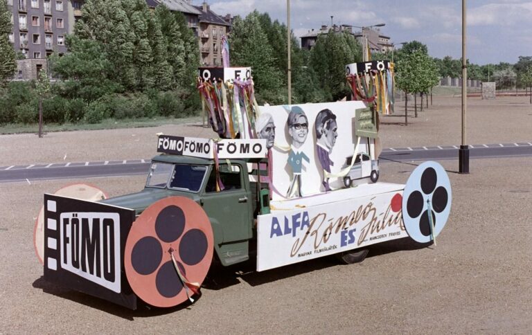 nyitokep-fovarosi-moziuzem-poster-teherauto-szur-1969